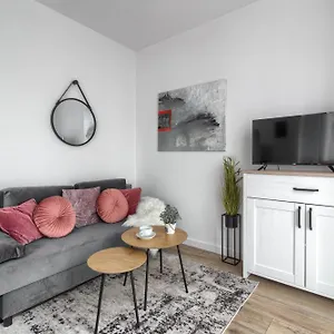 M&r Airport&business Wynalazek - Fast Wi-fi - Underground Garage - Self Check-in - Netflix - 6 Min From Chopin Airport Apartament Warszawa